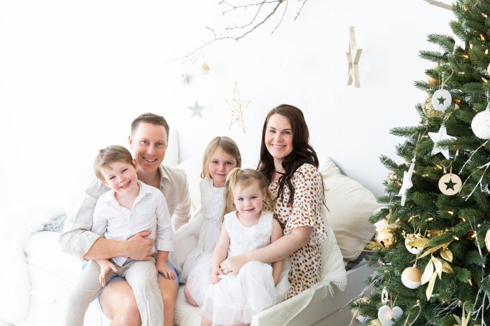 Try this family photo christmas display