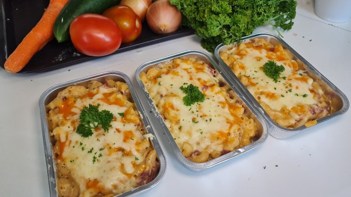 Stuffing topped baked mac cheese