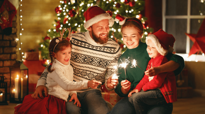 Try this family photo christmas display