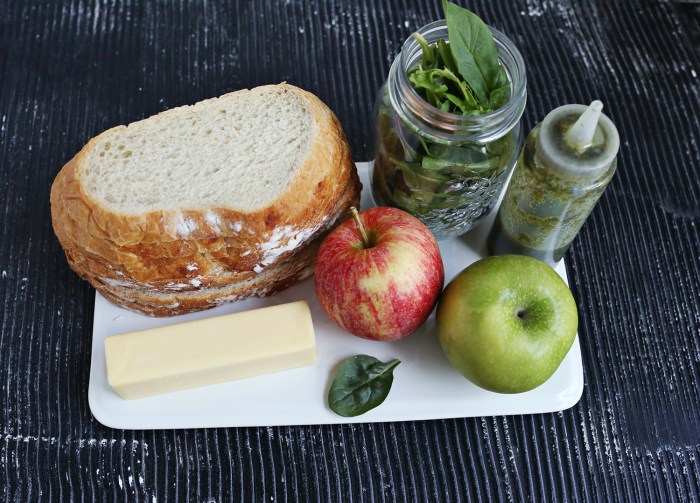 Baked cheesy apple sandwiches