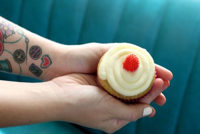 Vanilla cupcakes with raspberry filling