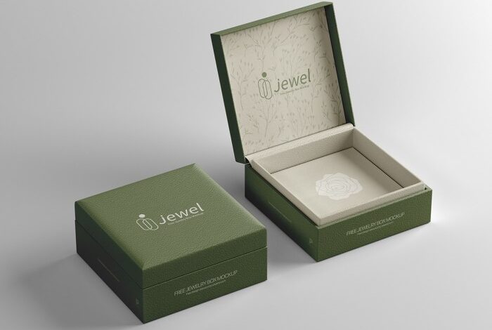 Wall mounted jewelry box display