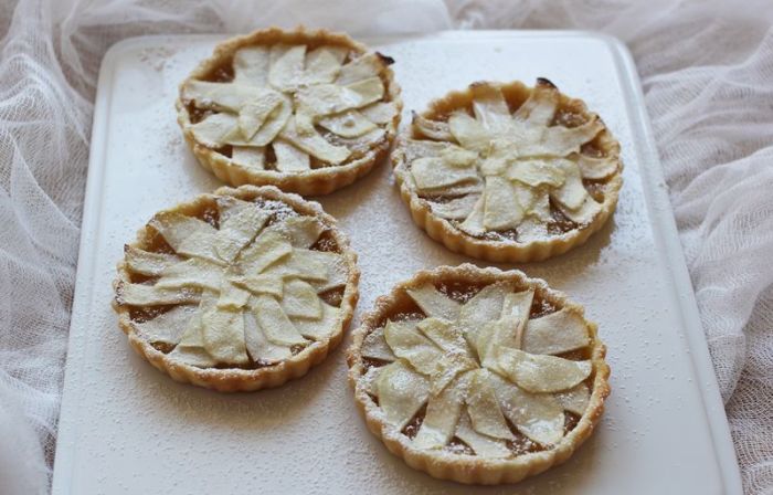 Honey whiskey apple tarts