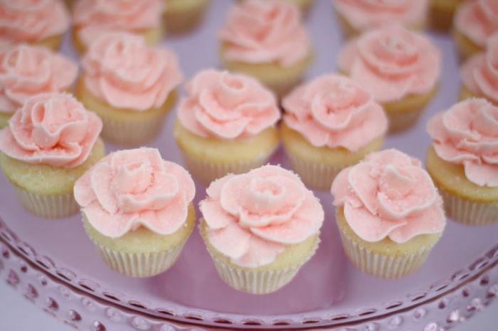 Rose champagne mini cupcakes