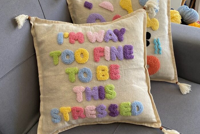 Felt palm leaf pillow diy