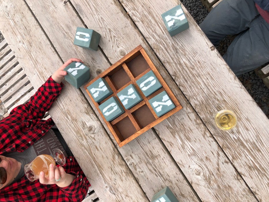 Tabletop tic tac toe diy