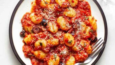 Basil gnocchi with roasted garlic tomato sauce