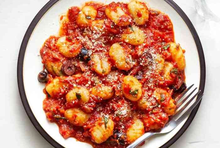 Basil gnocchi with roasted garlic tomato sauce