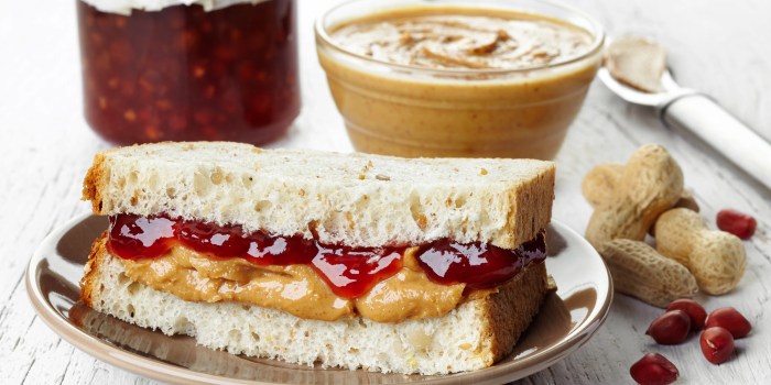 Pb j sandwich cakes