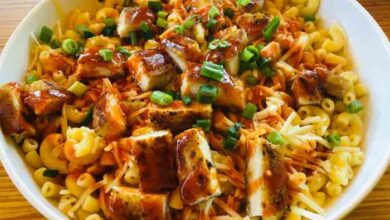 Stuffing topped baked mac cheese