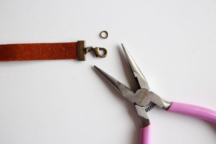 Easy leather choker diy