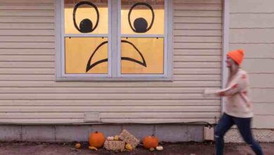 Easy halloween window decor