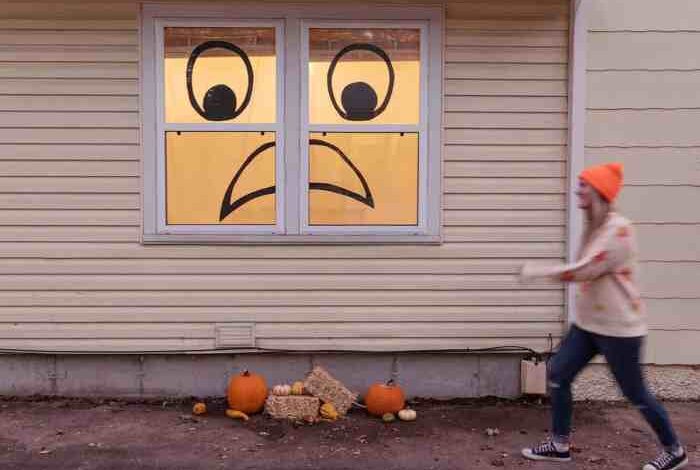 Easy halloween window decor