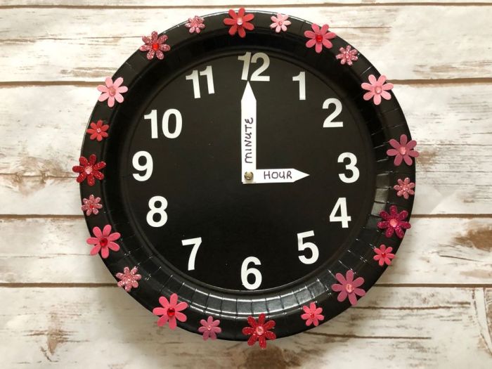 Colorful kitchen clock diy