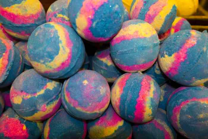 Rainbow gold lustre bath bombs