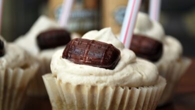 Root beer float cupcakes