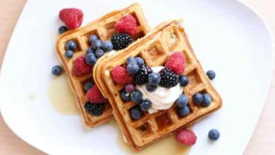 Sour cream waffles with caramelized bananas