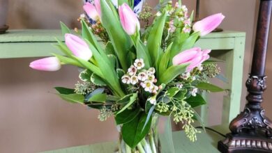How to arrange tulips