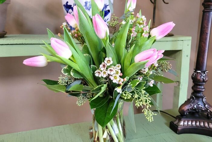 How to arrange tulips