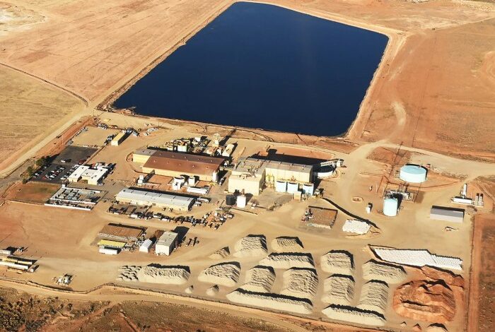 Global uranium corp announces change to executive management