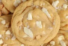 White chocolate macadamia nut cookies