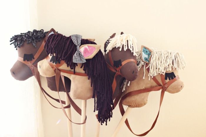 Gift idea diy stick horses