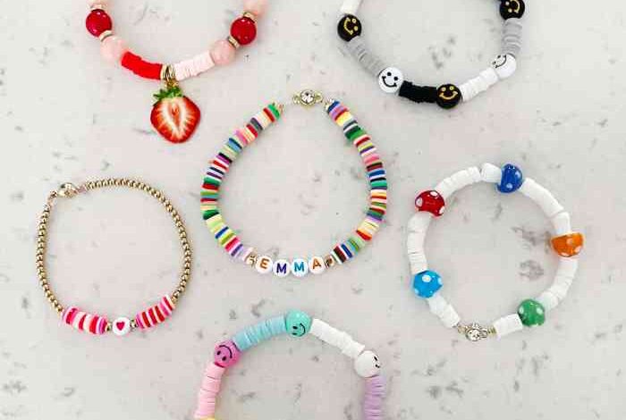 Pom pom bracelet diy