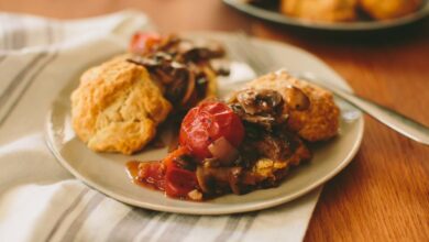 Buttermilk biscuits and mushroom gravy