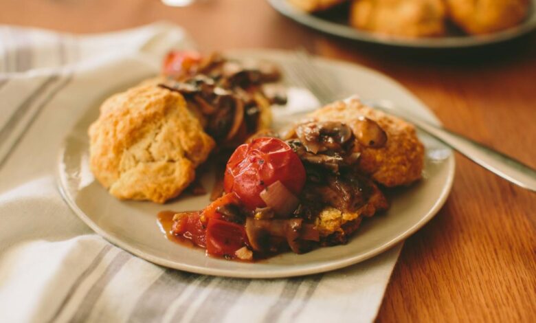 Buttermilk biscuits and mushroom gravy