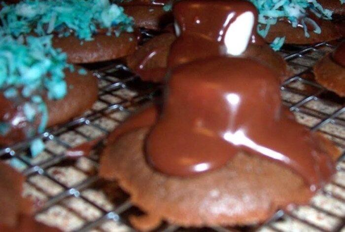 Chocolate snowcap mountain cookies