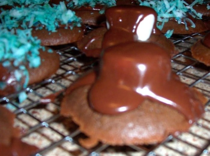 Chocolate snowcap mountain cookies