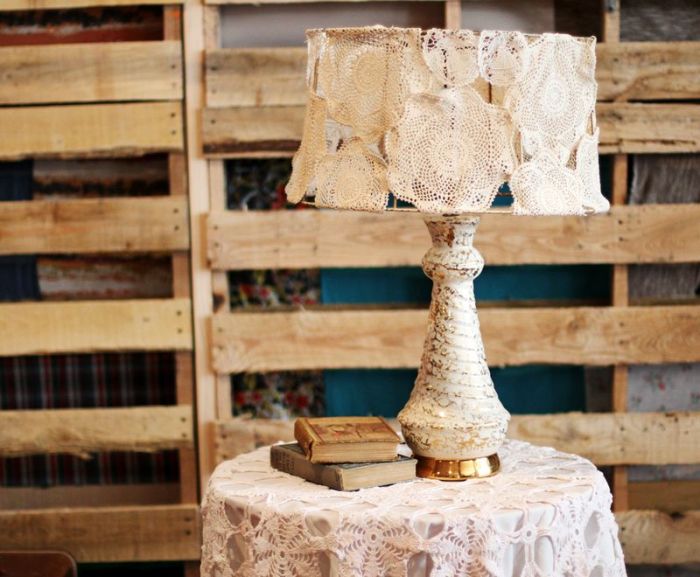 Doily covered lamp shade project