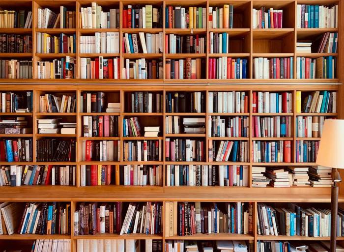 Family photo bookshelf project