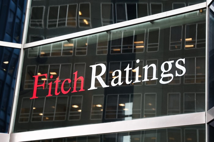 Divergence canada banks fitch