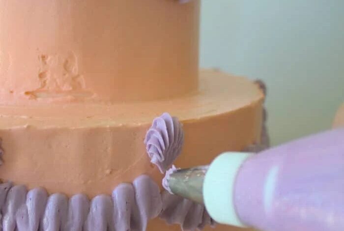 How to pipe frosting ruffles