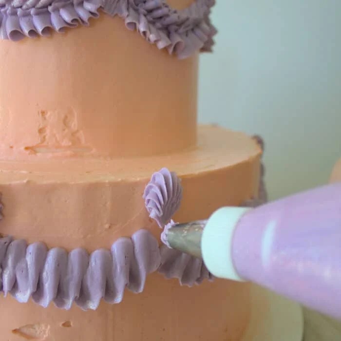 How to pipe frosting ruffles