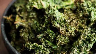 Homemade crispy kale chips