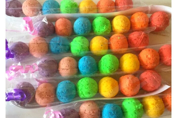 Rainbow gold lustre bath bombs