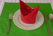 Nesting mismatched cloth napkins