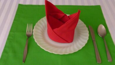 Nesting mismatched cloth napkins