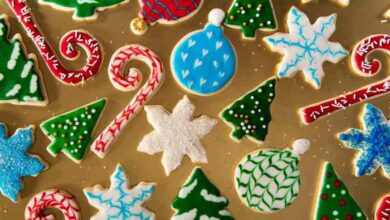 Bridgerton inspired royal icing cookies