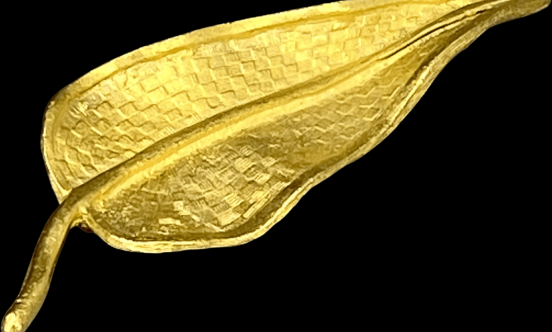 Gold leaf brooches for fall