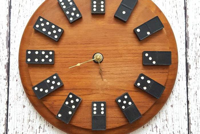 Easy diy cutting board clock