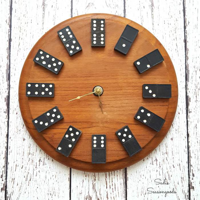 Easy diy cutting board clock