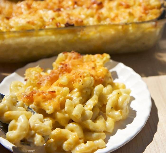 Stuffing topped baked mac cheese
