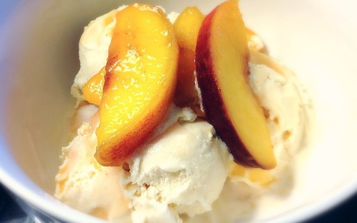 Peaches whiskey ice cream float