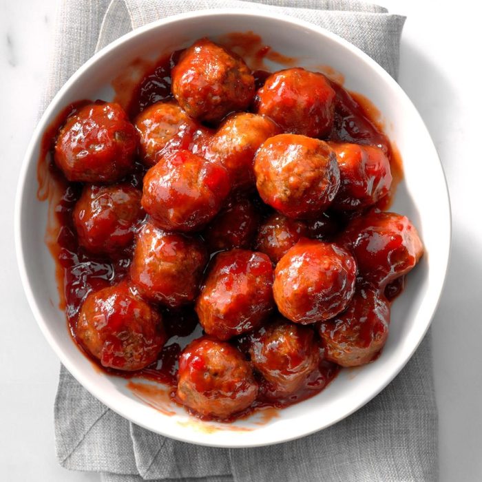 Lentil meatballs with cranberry sauce