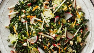 Creamy apple kale salad