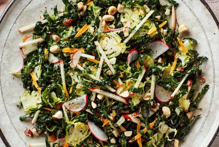 Creamy apple kale salad