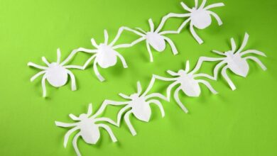 Easy spider garland diy